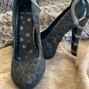 Not Rated Brand new without tags black and silver